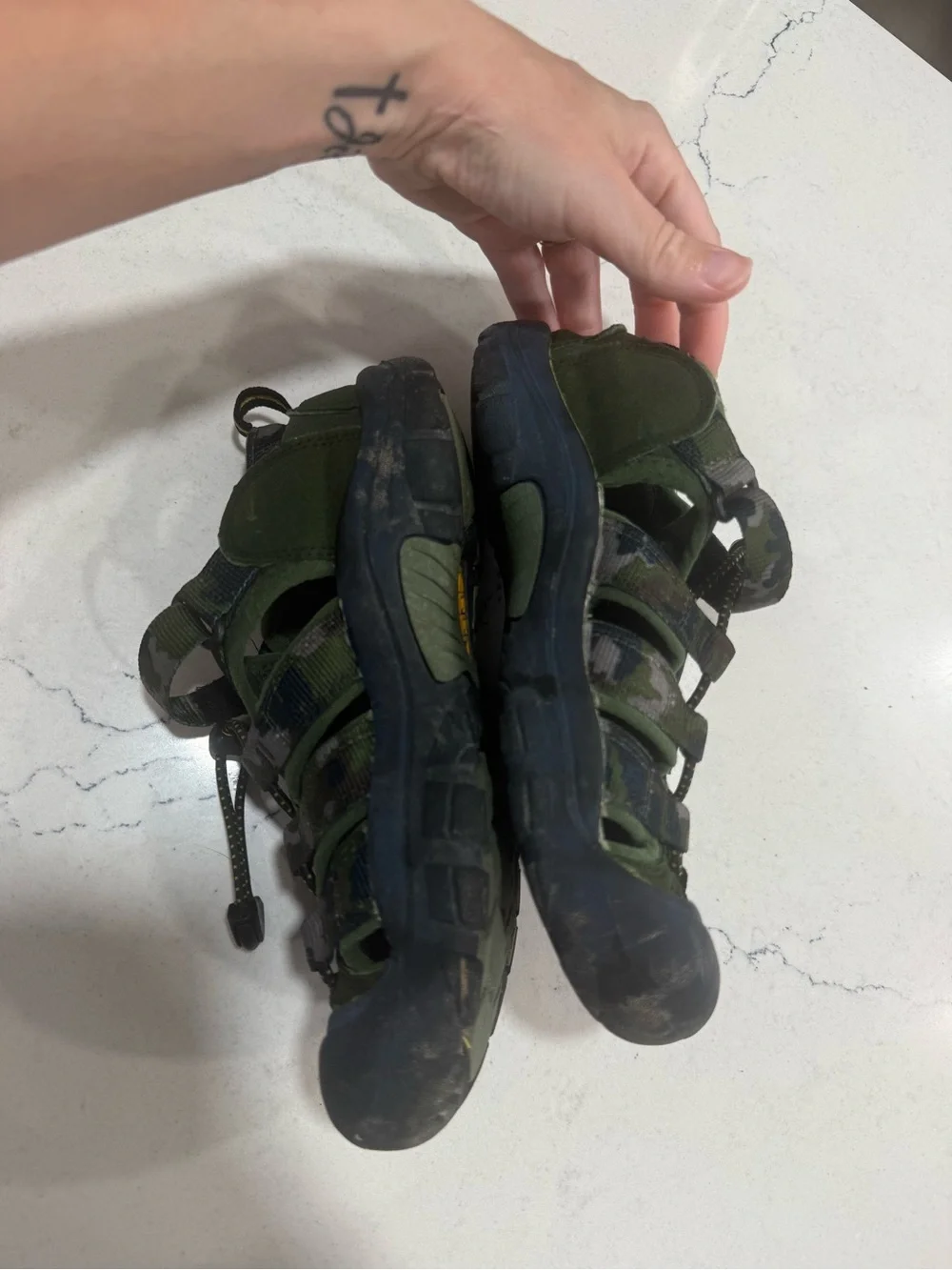 KEEN Boys Camouflage Fisherman Sandals Closed Toe Green Black US Size 3
